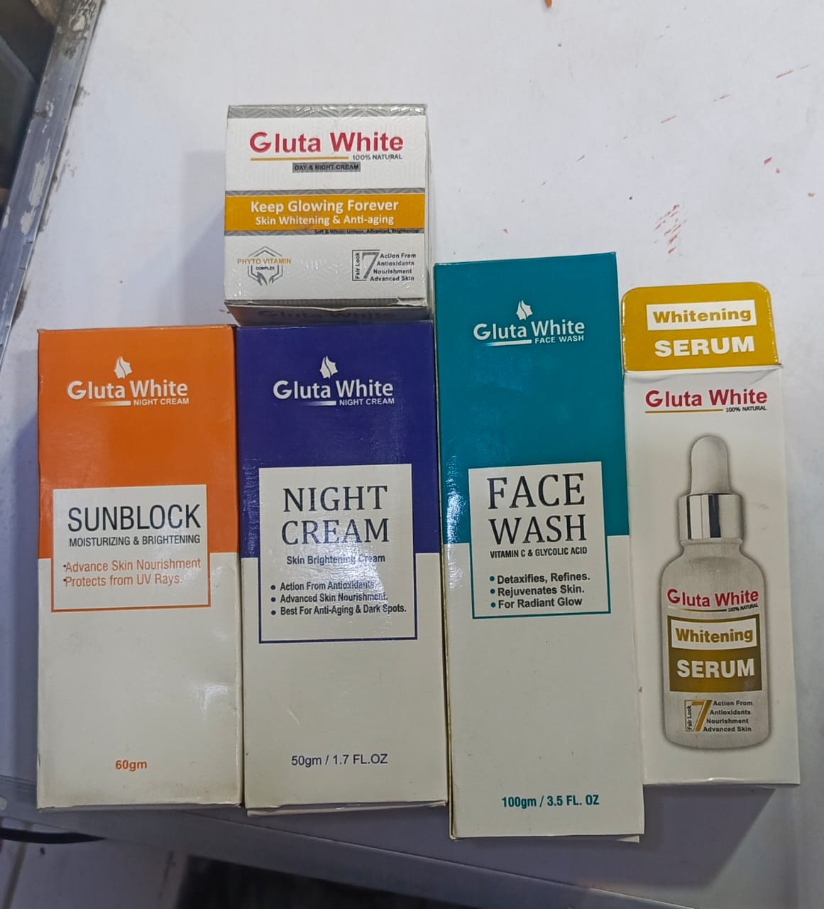 Gluta White 5-Piece Skin Care Set with Face Wash, Serum, Night Cream and Sunblock